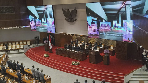 Suasana rapat paripurna DPR menggelar rapat paripurna ke-17 masa persidangan III tahun 2024-2025 di kompleks Parlemen Senayan, Jakarta, Kamis (17/4/2025). Foto: Luthfi Humam/kumparan
