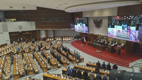 Suasana rapat paripurna DPR menggelar rapat paripurna ke-17 masa persidangan III tahun 2024-2025 di kompleks Parlemen Senayan, Jakarta, Kamis (17/4/2025). Foto: Luthfi Humam/kumparan