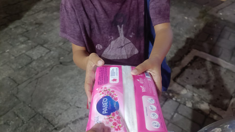 Anak bernama Ketut yang menjadi penjual tisu di Denpasar, Bali. Foto: Denita BR Matondang/kumparan