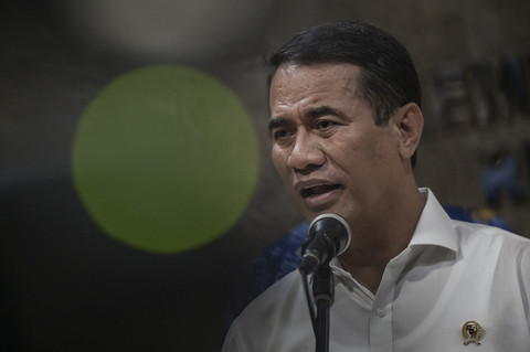 Menteri Pertanian Andi Amran Sulaiman memberikan keterangan pers terkait hasil kunjungan kenegaraan ke Yordania di Kantor Kementerian Pertanian, Jakarta, Kamis (17/4/2025). Foto: Fauzan/ANTARA FOTO