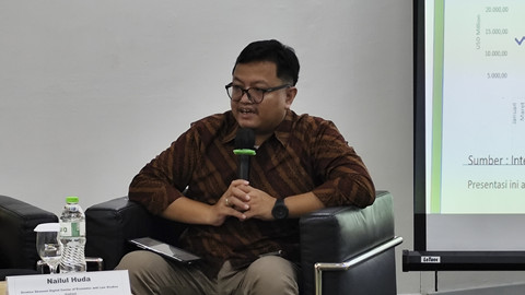 Direktur Ekonomi Digital Center of Economic and Law Studies (Celios), Nailul Huda menyampaikan paparan saat Forum Wartawan Industri (Forwin) di Jakarta, Kamis (17/4/2025). Foto: Widya Islamiati/kumparan