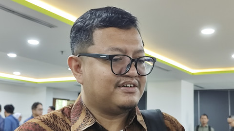 Direktur Ekonomi Digital Center of Economic and Law Studies (Celios), Nailul Huda menyampaikan keterngan pers saat Forum Wartawan Industri (Forwin) di Jakarta, Kamis (17/4/2025). Foto: Widya Islamiati/kumparan