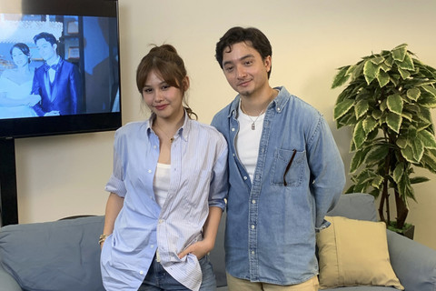 Sejumlah pemeran film Tak Ingin Usai di Sini, Bryan Domani berpose bersama Vanesha Prescilla dalam konten day di Kemang, Jakarta Selatan, Kamis (17/4/2025).  Foto: Vincentius Mario/kumparan