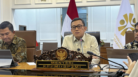 Menteri P2MI Abdul Kadir Karding saat Konferensi Pers di Gedung BP2MI, Jakarta Selatan, Kamis (17/4/2025). Foto: Rayyan Farhansyah/kumparan