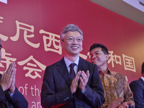 Duta Besar China untuk RI Wang Lutong dan tamu undangan di peringatan 75 tahun hubungan diplomatik RI-China. Foto: Nadia Riso/kumparan