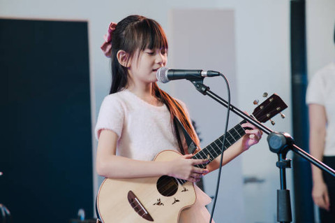 Ilustrasi Arti Lagu Pujaningsih, Foto: Unsplash/Chong Kee Siong.