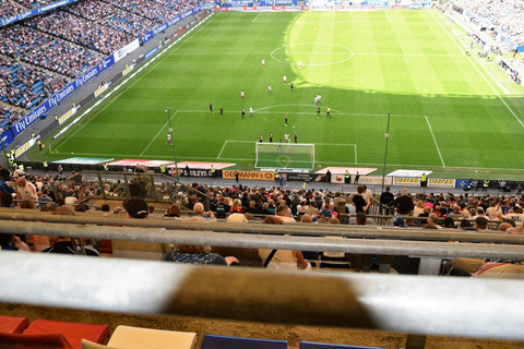 Ilustrasi link dan cara nonton live streaming semen padang vs psis. Sumber: waldemar/unsplash
