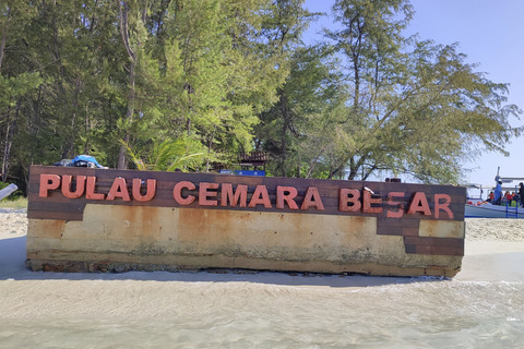 Pulau Cemara Besar di Karimunjawa. Foto: Shutterstock