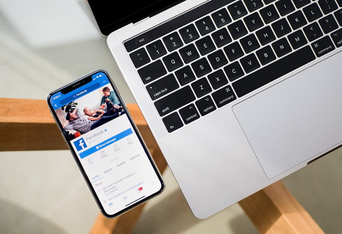 Ilustrasi 100 Star Facebook Berapa Rupiah       Sumber Unsplash/Timothy Hales Bennett