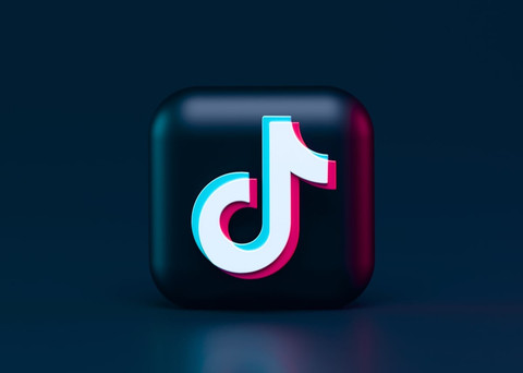 Ilustrasi 100 Koin TikTok Berapa Rupiah       Sumber Unsplash/Alexander Shatov