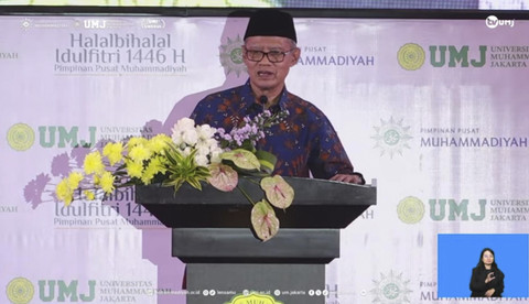 Ketua Umum PP Muhammadiyah Haedar Nashir dalam sambutannya di acara Halalbihalal Idulfitri 1446 H di UMJ, Tangsel, Sabtu (19/4/2025). Foto: Youtube/ TV Universitas Muhammadiyah Jakarta