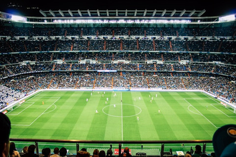 Ilustrasi link dan cara nonton live streaming Persik vs Persija Jakarta. Foto: Unsplash/Vienna Reyes
