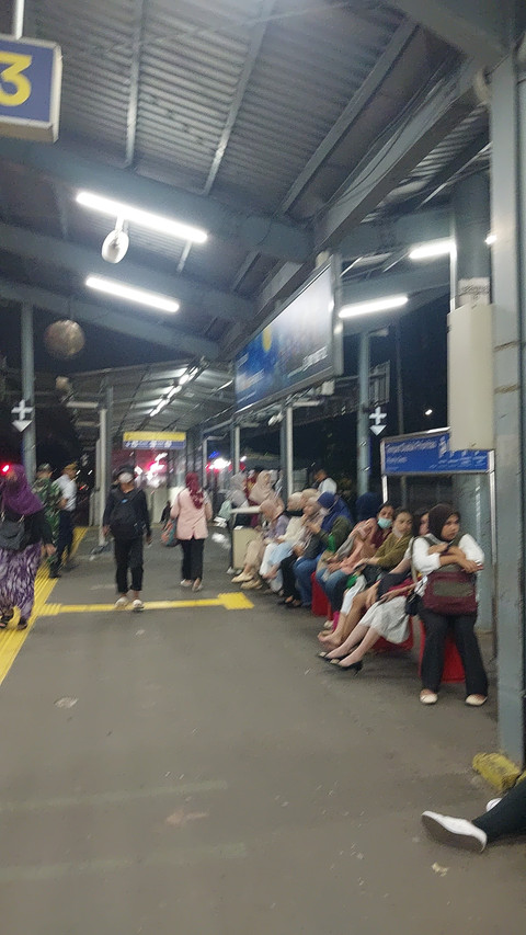 Suasana Stasiun Pasar Minggu. Foto: Sasa/Pembaca kumparan