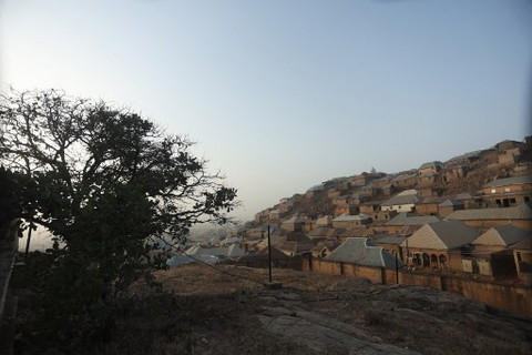 Kekerasan meletus di kawasan Plateau Nigeria, kekerasan ini melibatkan kelompok bersenjata dan menewaskan puluhan orang. Foto: Kola Sulaimon/AFP