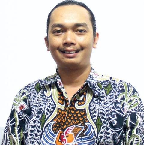 Kukuh Yudha Karnanta SS MA, Dosen Bahasa dan Sastra Inggris, Fakultas Ilmu Budaya (FIB) Universitas Airlangga (Unair).
