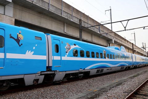 Kereta Shinkansen bertema One Piece. Foto: Instagram/@onepiece_staff