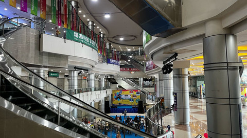 Suasana WTC Mangga Dua, Jakarta Utara, Minggu (20/4/2025). Foto: Rayyan Farhansyah/kumparan