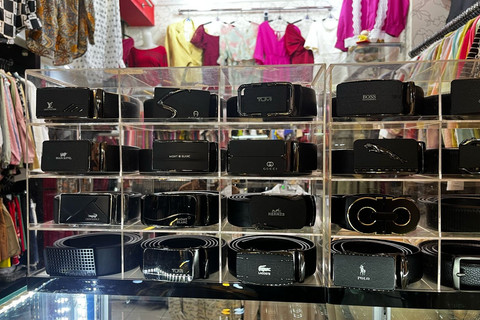 Barang yang dijual di Magga 2 Square, Jakarta, Minggu (20/4/2025). Foto: Rayyan Farhansyah/kumparan