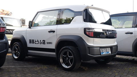 Seremoni penyerahan perdana mobil listrik VinFast VF 3 ke konsumen Indonesia (20/4/2025). Foto: Sena Pratama/kumparan