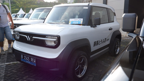 Seremoni penyerahan perdana mobil listrik VinFast VF 3 ke konsumen Indonesia (20/4/2025). Foto: Sena Pratama/kumparan