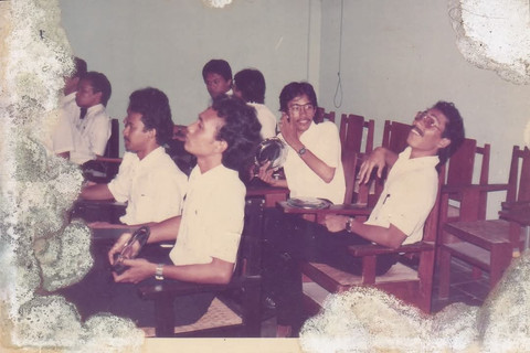 Foto Jokowi saat berkuliah di UGM. Foto: Dok. Koleksi Frono Jiwo