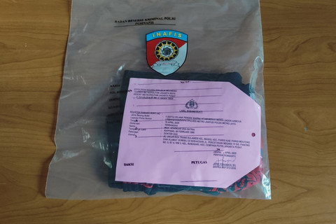 Barang bukti Dokter PPDS UI Azwindar Eka Satria, tersangka pelecehan seksual dihadirkan saat konpers di Polres Metro Jakarta Pusat, Senin (21/4/2025). Foto: Jonathan Devin/kumparan