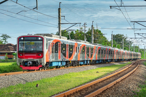 KRL produksi INKA. Foto:  KAI Commuter