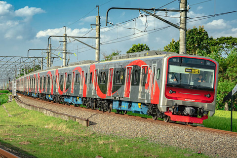 KRL produksi INKA. Foto:  KAI Commuter