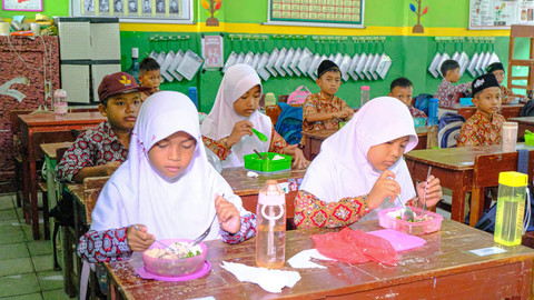 Revolusi Makan Siang Sekolah di Indonesia, bentuk sinergi industri perhotelan. Foto:  Archipelago