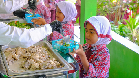 Revolusi Makan Siang Sekolah di Indonesia, bentuk sinergi industri perhotelan. Foto:  Archipelago