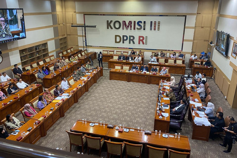 Komisi III DPR RI rapat dengar pendapat dengan Dirreskrimum Polda Jabar, Kuasa Hukum Pemain Sirkus dan Pengelola Taman Safari Indonesia di Kompleks Parlemen, Jakarta, Senin (21/4/2025). Foto: Haya Syahira/kumparan