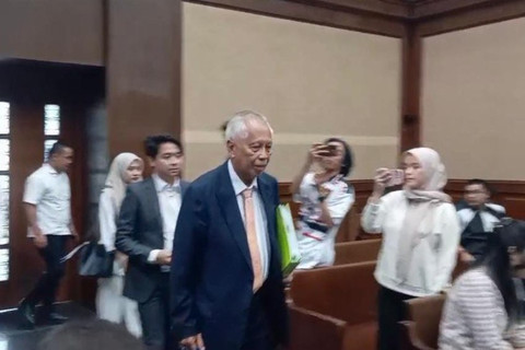 Advokat Otto Cornelis 'OC' Kaligis, menjadi saksi dalam kasus dugaan pemufakatan jahat suap kasasi Ronald Tannur, di Pengadilan Tipikor Jakarta, Senin (21/4/2025). Foto: Fadhil Pramudya/kumparan