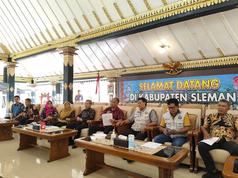 Rapat membahas miras Kaliurang, Senin (21/4/2025). Foto: Arfiansyah Panji Purnandaru/kumparan