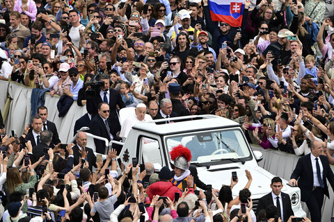 Pope di Vatikan. Foto: Tiziana Fabi/AFP