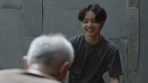 Adegan dalam film Mungkin Kita Perlu Waktu. Foto: YouTube/ Adhya Pictures