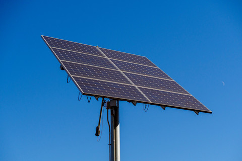 Ilustrasi Panel Surya. Foto: Shutterstock
