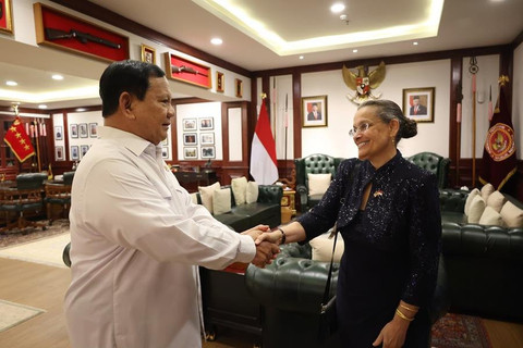 Duta Besar AS untuk Indonesia Kamala Shirin Lakhdhir bertemu Prabowo Subianto saat menjabat Menteri Pertahanan. Foto: Kemenhan RI