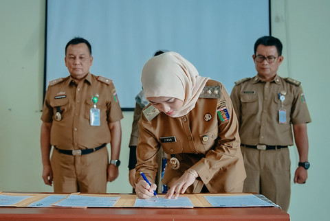 Wakil Gubernur Lampung, Jihan Nurlela saat menandatangani pakta integritas serta memberikan arahan kepada peserta koas dan PPDS di RSUDAM | Foto : Ist