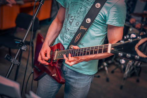 Ilustrasi makna dan lirik lagu program party seringai - Sumber: pixabay.com
