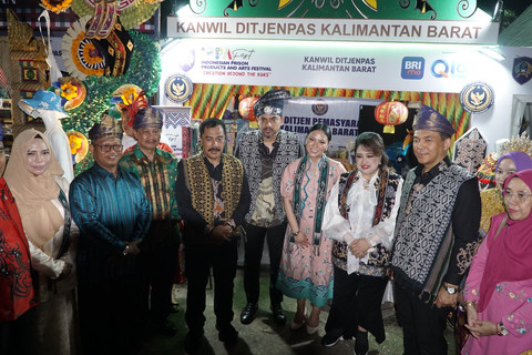 Menteri UMKM, Maman Abdurrahaman saat mengunjungi booth WBP Kalbar. Foto: Dok. istimewa