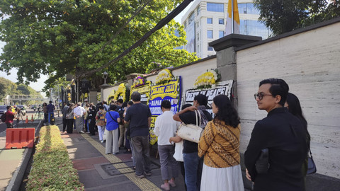 Suasana di depan Kedubes Vatikan, Jakarta Pusat, pada Rabu (23/4/2025). Foto: Rachmadi Rasyad/kumparan