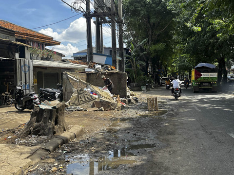 Bekas tempat tumpukan sampah di Jalan Dr KRT Radjiman Widyodinigrat Arah Cakung, Jakarta Timur, Rabu (23/4/2025). Foto: Rayyan Farhansyah/kumparan