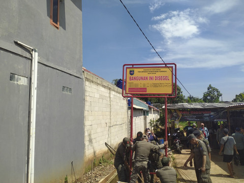Perumahan di Sawangan, Kota Depok, disegel. Foto: Dok. Satpol PP Depok