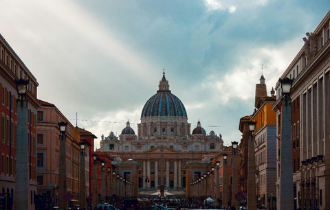 Ilustrasi daftar paus gereja katolik - Sumber: pexels.com/@alex-does-pictures