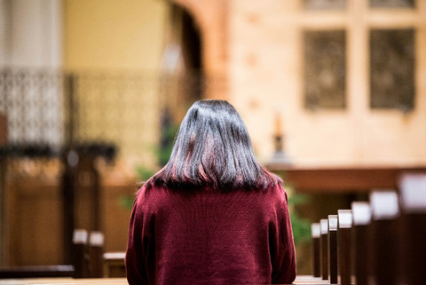 Ilustrasi doa untuk paus yang meninggal - Sumber: unsplash.com/@gia123x