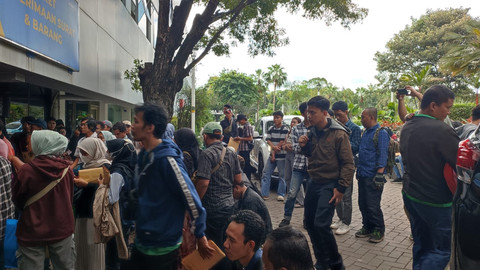 Suasana antrean lamaran petugas PPSU di Balai Kota Jakarta pada Rabu (23/4). Foto: Rachmadi Rasyad/kumparan