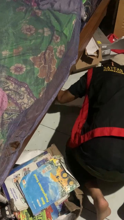 Penyidik Kejagung temukan uang Rp 5,5 miliar di rumah hakim Ali Muhtarom terkait kasus suap vonis lepas korupsi CPO. Foto: Dok. Istimewa