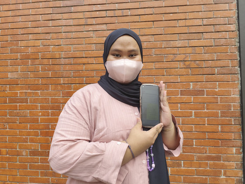 Putri (19), seorang peserta UTBK, yang mengikuti ujian di Universitas Indonesia, Depok, Jawa Barat, Rabu (23/4/2025). Foto: Alya Zahra/kumparan 