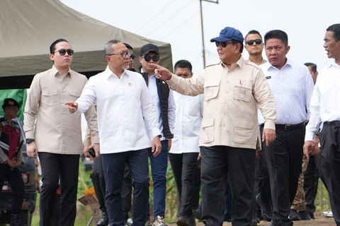 Menko Bidang Pangan Zulkifli Hasan bersama Presiden Prabowo di acara peluncuran Gerakan Indonesia Menanam di Kabupaten Banyuasin, Sumatera Selatan, Selasa (23/4/2025). Foto: Dok. Istimewa