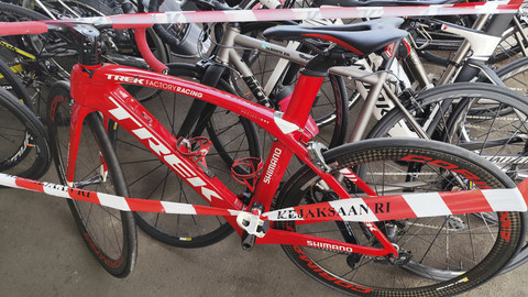 Sepeda milik tersangka Ariyanto Bakri yang disita terkait korupsi CPO. Foto: Jonathan Devin/kumparan